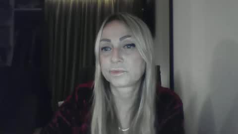 Snapshot of blondkitti chatting on October 27, 2025, 8:24 pm Iren online show from October 27, 2025, 8:24 pm