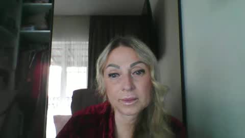 Snapshot of blondkitti chatting on November 1, 2025, 8:27 am Iren online show from November 1, 2025, 8:27 am