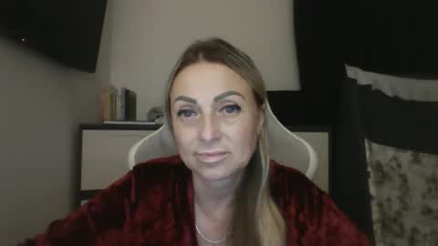 Snapshot of blondkitti chatting on November 7, 2025, 5:35 pm Iren online show from November 7, 2025, 5:35 pm