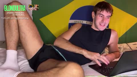 Snapshot of blondultra chatting on November 1, 2025, 3:14 pm blondultra online show from November 1, 2025, 3:14 pm