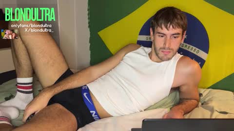 Snapshot of blondultra chatting on November 7, 2025, 3:45 pm blondultra online show from November 7, 2025, 3:45 pm