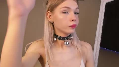 blondy_fina online show from May 19, 2026, 4:41 am