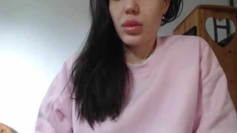blondyelena online show from May 17, 2026, 6:11 am
