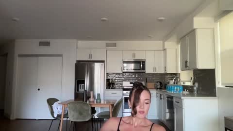 Snapshot of bloomyogi chatting on October 24, 2025, 7:54 pm Emma Bloom online show from October 24, 2025, 7:54 pm