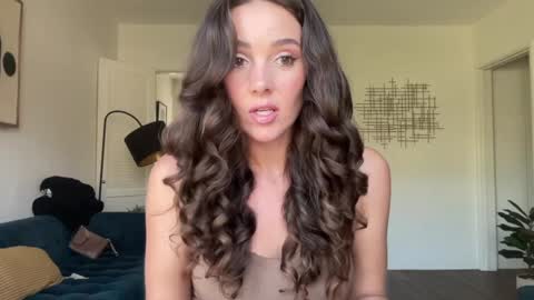 Snapshot of bloomyogi chatting on November 7, 2025, 9:59 pm Emma Bloom online show from November 7, 2025, 9:59 pm