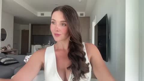Emma Bloom online show from June 18, 2026, 8:57 pm