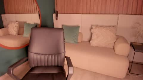 blue_anngel online show from May 16, 2026, 11:57 pm