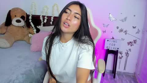 Snapshot of blue_petite chatting on March 5, 2025, 5:18 pm Linda online show from March 5, 2025, 5:18 pm