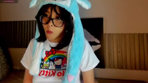 Snapshot of blue_sixx chatting on September 19, 2025, 10:32 pm blue_sixx online show from September 19, 2025, 10:32 pm