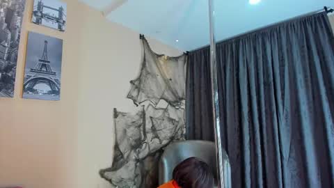 Snapshot of blue_sixx chatting on October 19, 2025, 7:36 pm blue_sixx online show from October 19, 2025, 7:36 pm