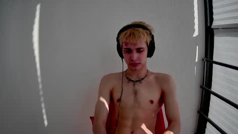 SONNYVAN online show from March 18, 2026, 7:44 am