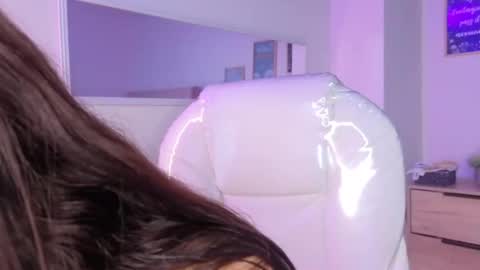        online show from November 6, 2025, 11:33 am