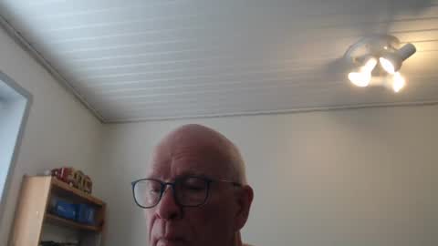 blueeyesn8 online show from February 6, 2025, 10:26 am