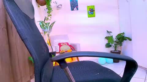 FLORAA online show from April 16, 2026, 7:03 pm