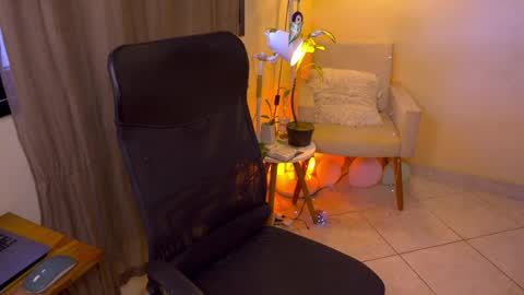 FLORAA online show from May 7, 2026, 1:49 pm