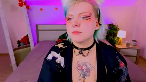 Snapshot of bluelunaray chatting on October 10, 2025, 9:52 am Hi my name is Lunaray online show from October 10, 2025, 9:52 am