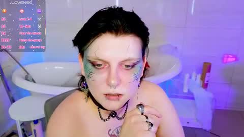 Snapshot of bluelunaray chatting on October 25, 2025, 10:34 am Hi my name is Lunaray online show from October 25, 2025, 10:34 am