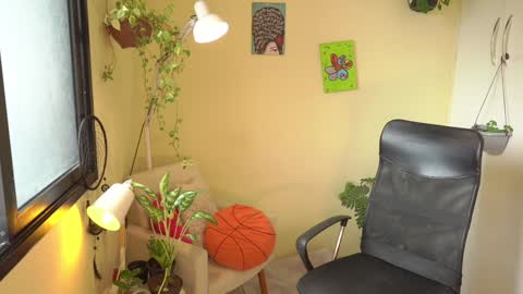 Snapshot of bluemysticlady chatting on January 14, 2025, 1:38 pm FLORAA online show from January 14, 2025, 1:38 pm