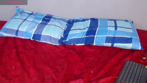 Snapshot of blueviolette chatting on December 19, 2024, 5:29 pm Violette 3 online show from December 19, 2024, 5:29 pm