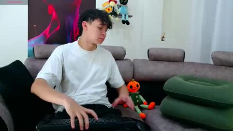 bluewolf247 online show from November 7, 2025, 2:28 pm