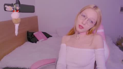 Snapshot of blush_alert chatting on June 21, 2026, 11:35 am Diana online show from June 21, 2026, 11:35 am