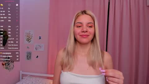 Chloe online show from September 12, 2025, 3:23 pm