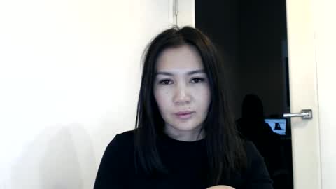 Liya online show from October 15, 2025, 5:35 pm