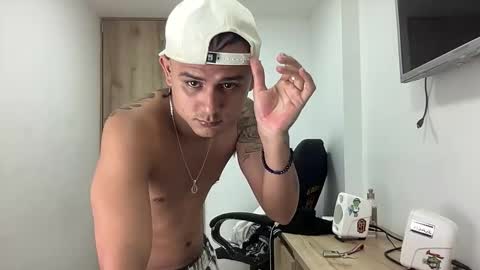 Snapshot of bob_pettersonn chatting on September 20, 2025, 3:07 am Bob INDEPENDENT MODEL online show from September 20, 2025, 3:07 am