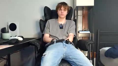 bobby72738 online show from December 17, 2025, 3:34 am