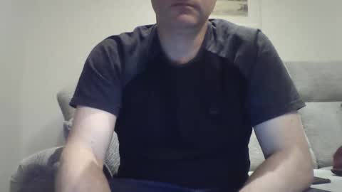 bobby_113 online show from December 6, 2024, 1:29 am