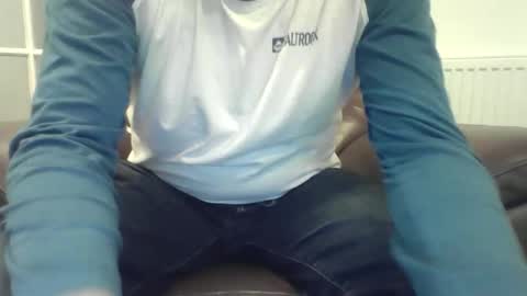 bobby_113 online show from April 15, 2026, 7:32 pm