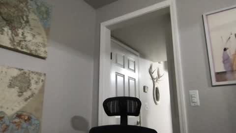 bobbylightfoot3 online show from December 8, 2024, 6:11 am