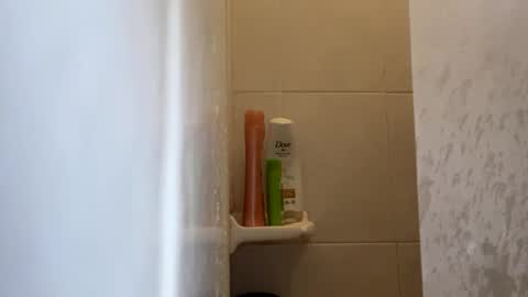 Snapshot of bobfish663 chatting on December 16, 2025, 12:21 pm bobfish663 online show from December 16, 2025, 12:21 pm