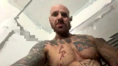 Snapshot of bodyart85_19 chatting on January 11, 2025, 1:27 am Bodyart85 19 online show from January 11, 2025, 1:27 am