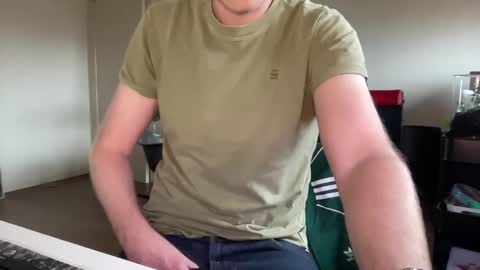 Snapshot of boegieboy76 chatting on December 5, 2024, 12:22 pm ask me online show from December 5, 2024, 12:22 pm