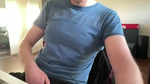 Snapshot of boegieboy76 chatting on December 20, 2024, 8:49 am ask me online show from December 20, 2024, 8:49 am