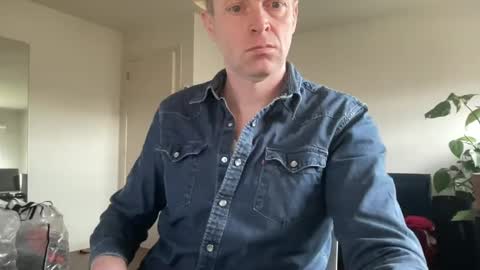 Snapshot of boegieboy76 chatting on February 25, 2025, 9:53 am ask me online show from February 25, 2025, 9:53 am