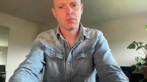 Snapshot of boegieboy76 chatting on March 11, 2025, 11:01 am ask me online show from March 11, 2025, 11:01 am