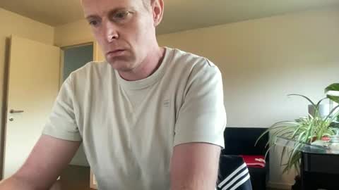 Snapshot of boegieboy76 chatting on October 17, 2025, 8:50 am ask me online show from October 17, 2025, 8:50 am