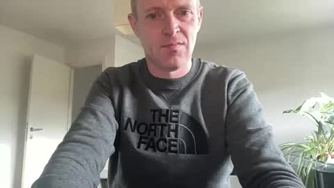 Snapshot of boegieboy76 chatting on October 21, 2025, 9:21 am ask me online show from October 21, 2025, 9:21 am