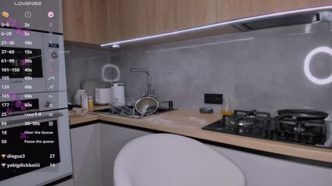 Snapshot of bondgirl4fun chatting on December 8, 2024, 4:28 pm Olly online show from December 8, 2024, 4:28 pm