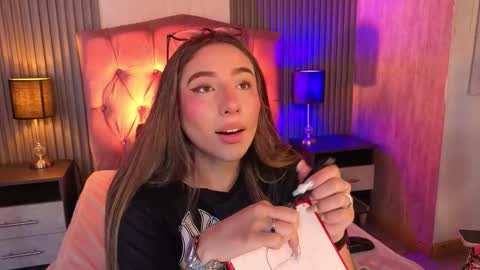 bonnali_lune online show from February 21, 2026, 8:32 pm