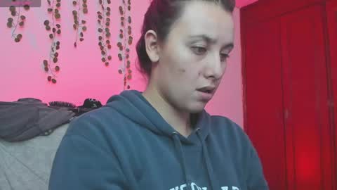 Snapshot of bonnie_moon_ chatting on December 6, 2024, 12:34 am Bonnie Help me reach 500 likes online show from December 6, 2024, 12:34 am