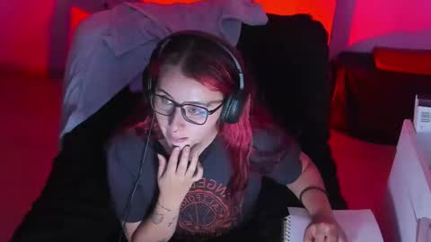 Snapshot of bonnie_moon_ chatting on October 21, 2025, 10:32 pm Bonnie Help me reach 500 likes online show from October 21, 2025, 10:32 pm