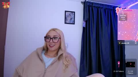 Soffy Brooks Independent model online show from April 13, 2026, 3:45 am