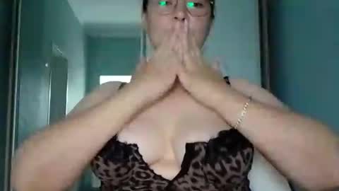 Snapshot of boobly_tits chatting on June 11, 2026, 3:04 am Alice online show from June 11, 2026, 3:04 am