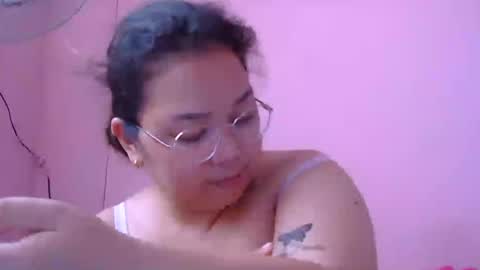 Snapshot of boobsiemarie chatting on July 21, 2026, 4:37 am MommyMarie-Singlemom of 2. online show from July 21, 2026, 4:37 am