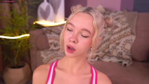 Snapshot of boobybliss chatting on September 22, 2025, 8:27 am Alina online show from September 22, 2025, 8:27 am