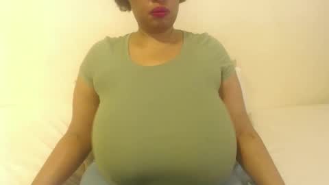 Snapshot of boobyqueen24 chatting on September 21, 2025, 5:20 am boobyqueen online show from September 21, 2025, 5:20 am