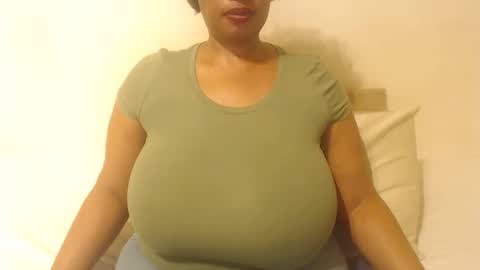 Snapshot of boobyqueen24 chatting on October 9, 2025, 7:01 pm boobyqueen online show from October 9, 2025, 7:01 pm